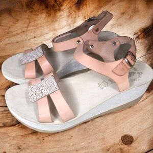 Fantasy Sandals Flex Sole Technology Wedge Buckle Leather Upper Size 40/9
